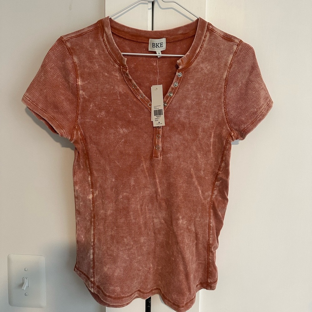 BKE Women's Short Sleeve Rust Tee